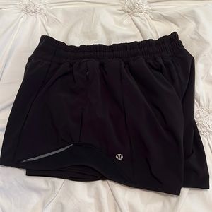 Lululemon hotty hot size 10 tall(4 Inch) Black shorts